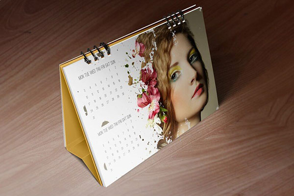 Desk-Calendar-Mockups-by-Vectogravic-03